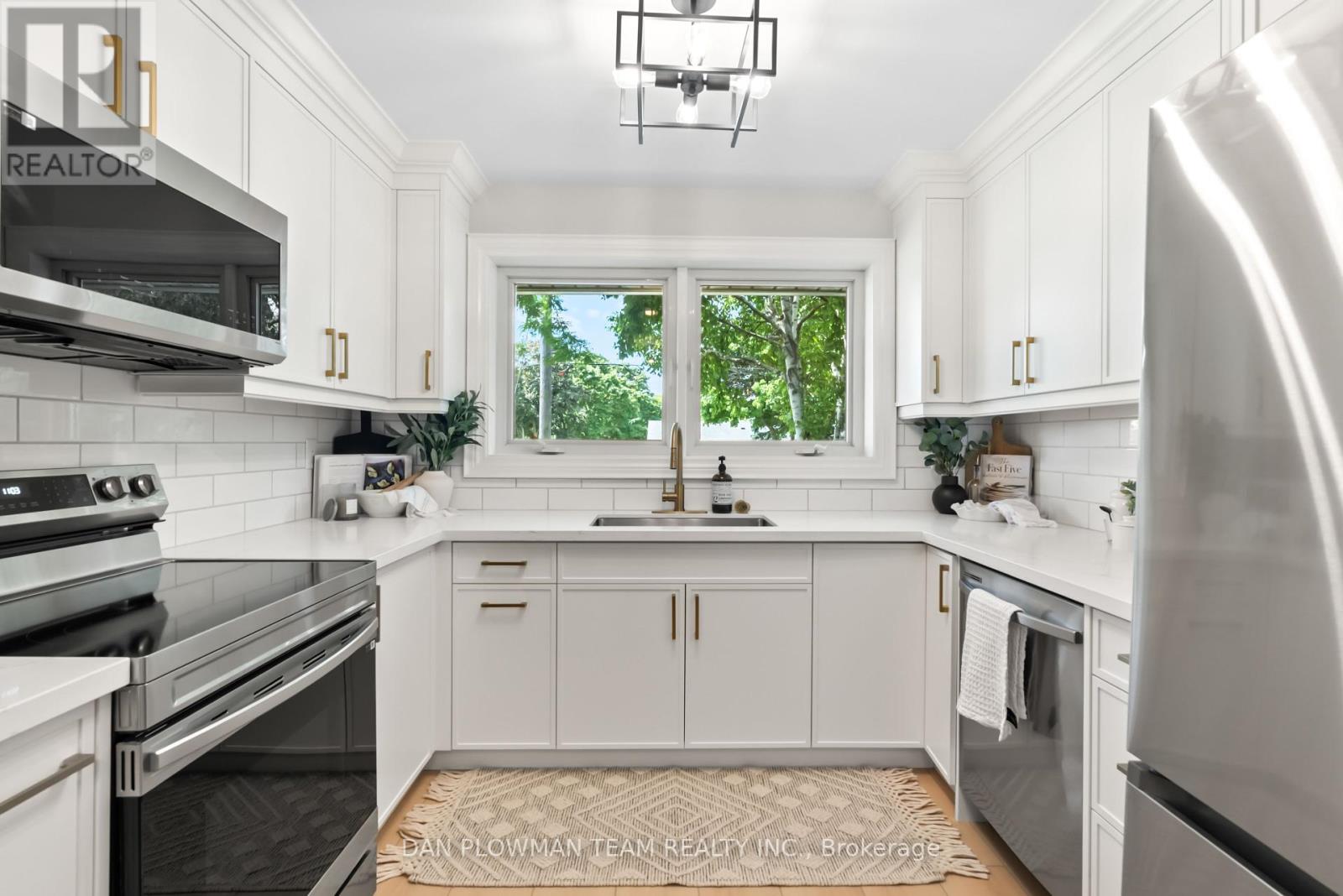 Property at 119 THORNCLIFFE STREET image 3