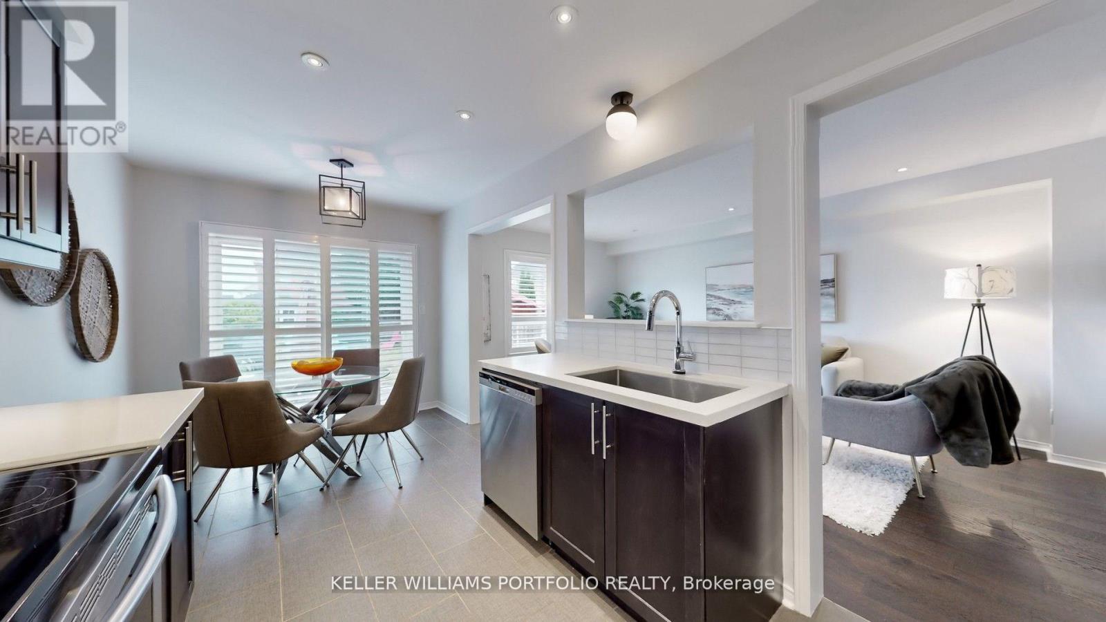 773 Miller Park Avenue, Bradford West Gwillimbury, Ontario  L3Z 0L8 - Photo 12 - N12410303