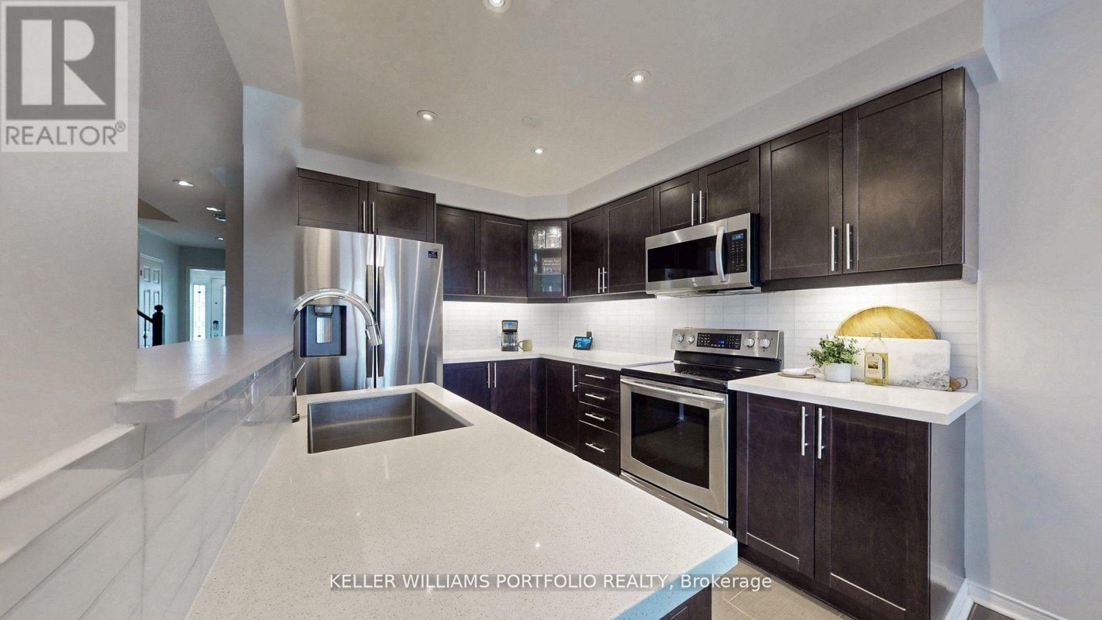 773 Miller Park Avenue, Bradford West Gwillimbury, Ontario  L3Z 0L8 - Photo 14 - N12410303