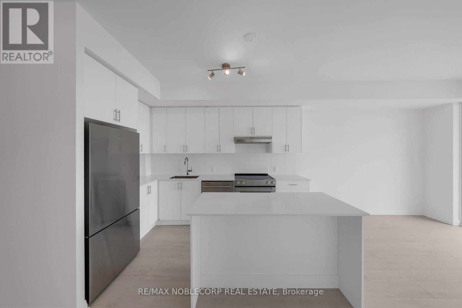2107 - 8960 Jane Street, Vaughan (Vellore Village), Ontario  L4K 2M9 - Photo 12 - N12410428