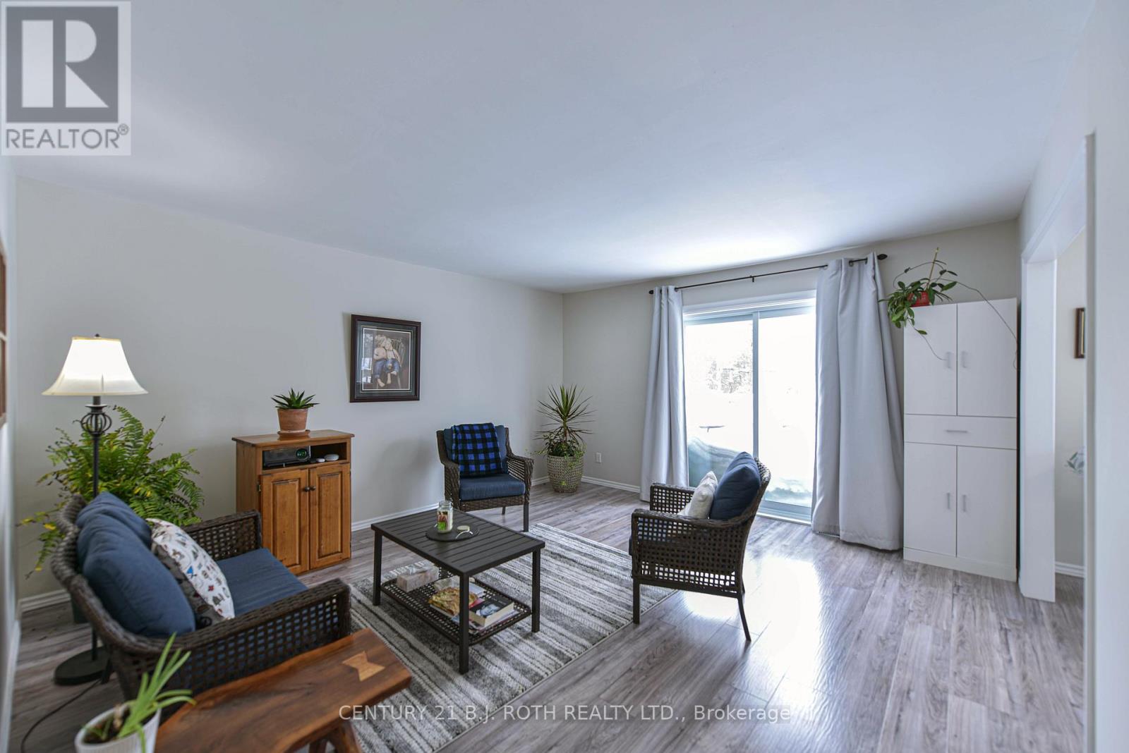 7187 Beach Drive, Ramara, Ontario  L0K 2B0 - Photo 9 - S12410309