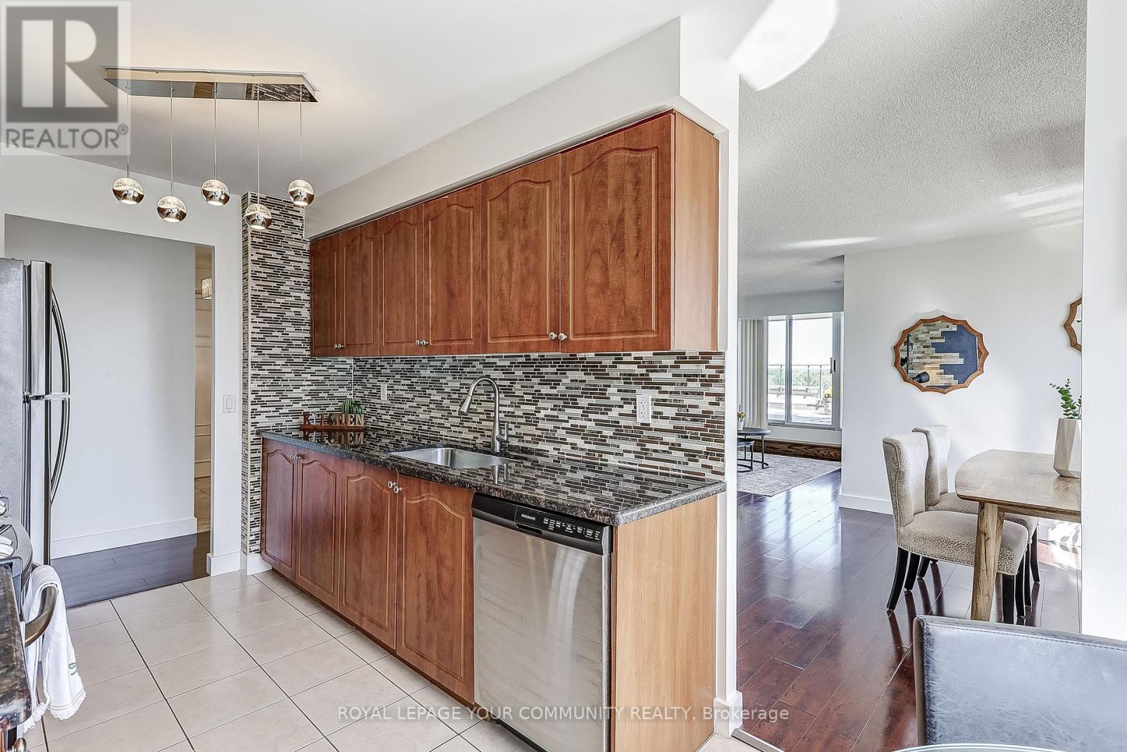 905 - 350 Red Maple Road, Richmond Hill, Ontario  L4C 0T5 - Photo 17 - N12410136