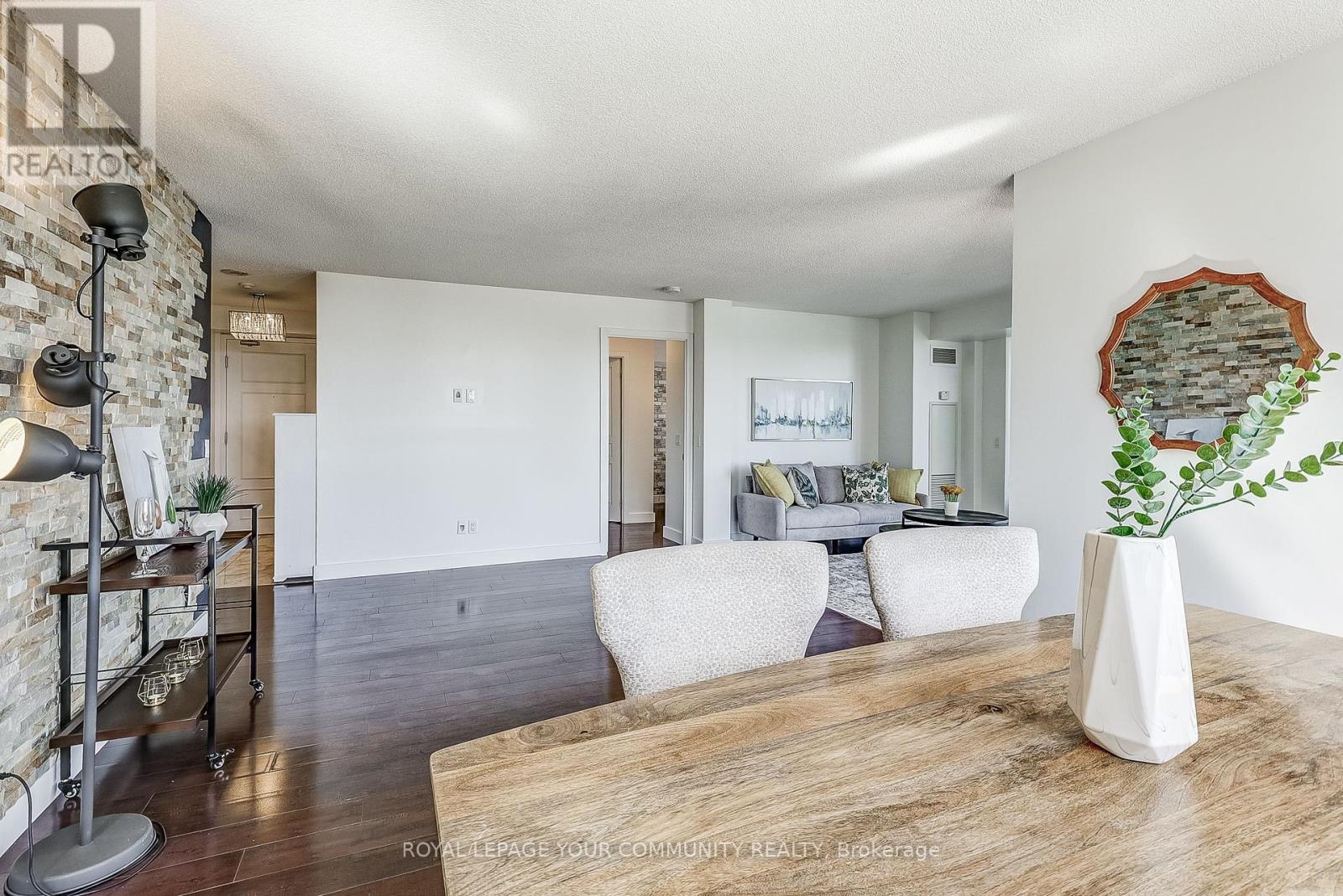 905 - 350 Red Maple Road, Richmond Hill, Ontario  L4C 0T5 - Photo 6 - N12410136