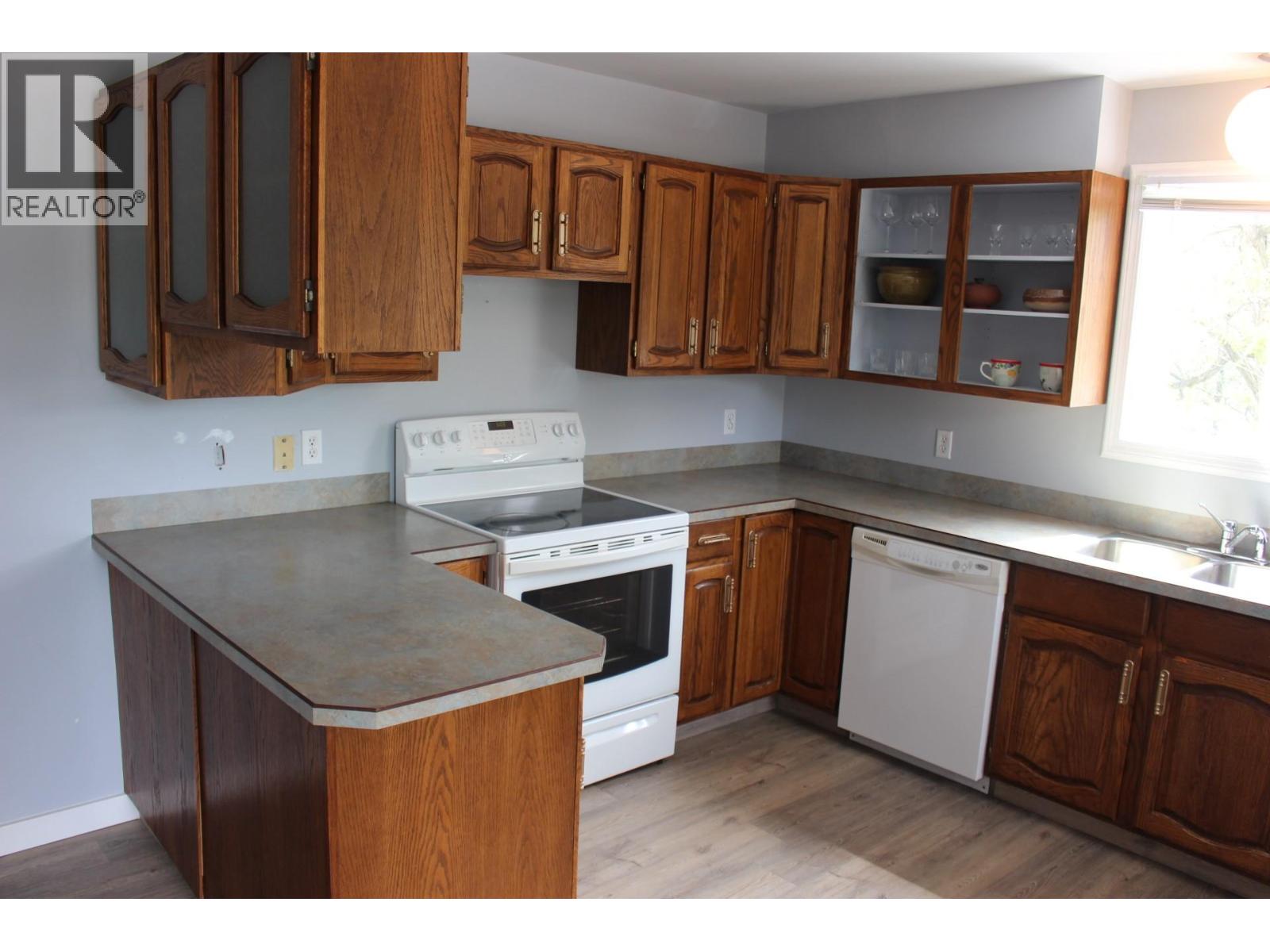 1610 Mcbride Street, Trail, British Columbia  V1R 2Z6 - Photo 9 - 10357895