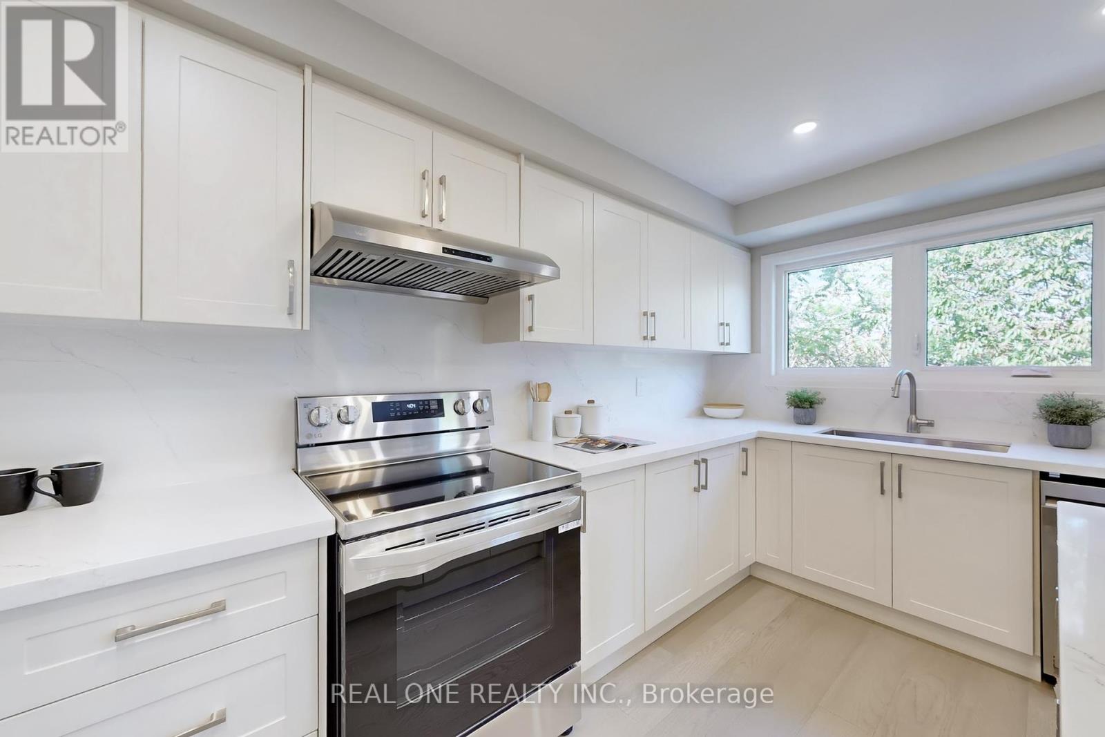 1417 Daniel Creek Road, Mississauga, Ontario  L5V 1T8 - Photo 12 - W12410307