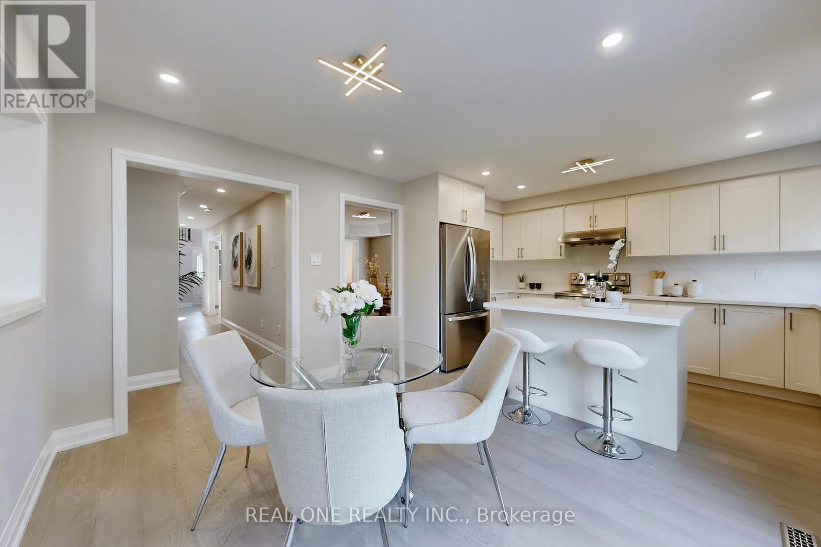 1417 Daniel Creek Road, Mississauga, Ontario  L5V 1T8 - Photo 14 - W12410307