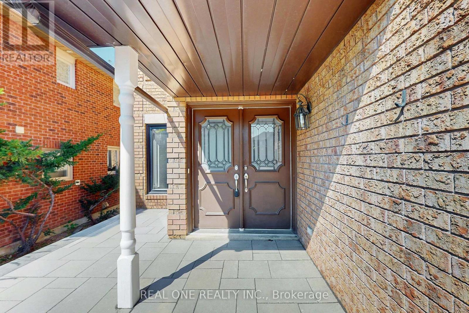 1417 Daniel Creek Road, Mississauga, Ontario  L5V 1T8 - Photo 2 - W12410307