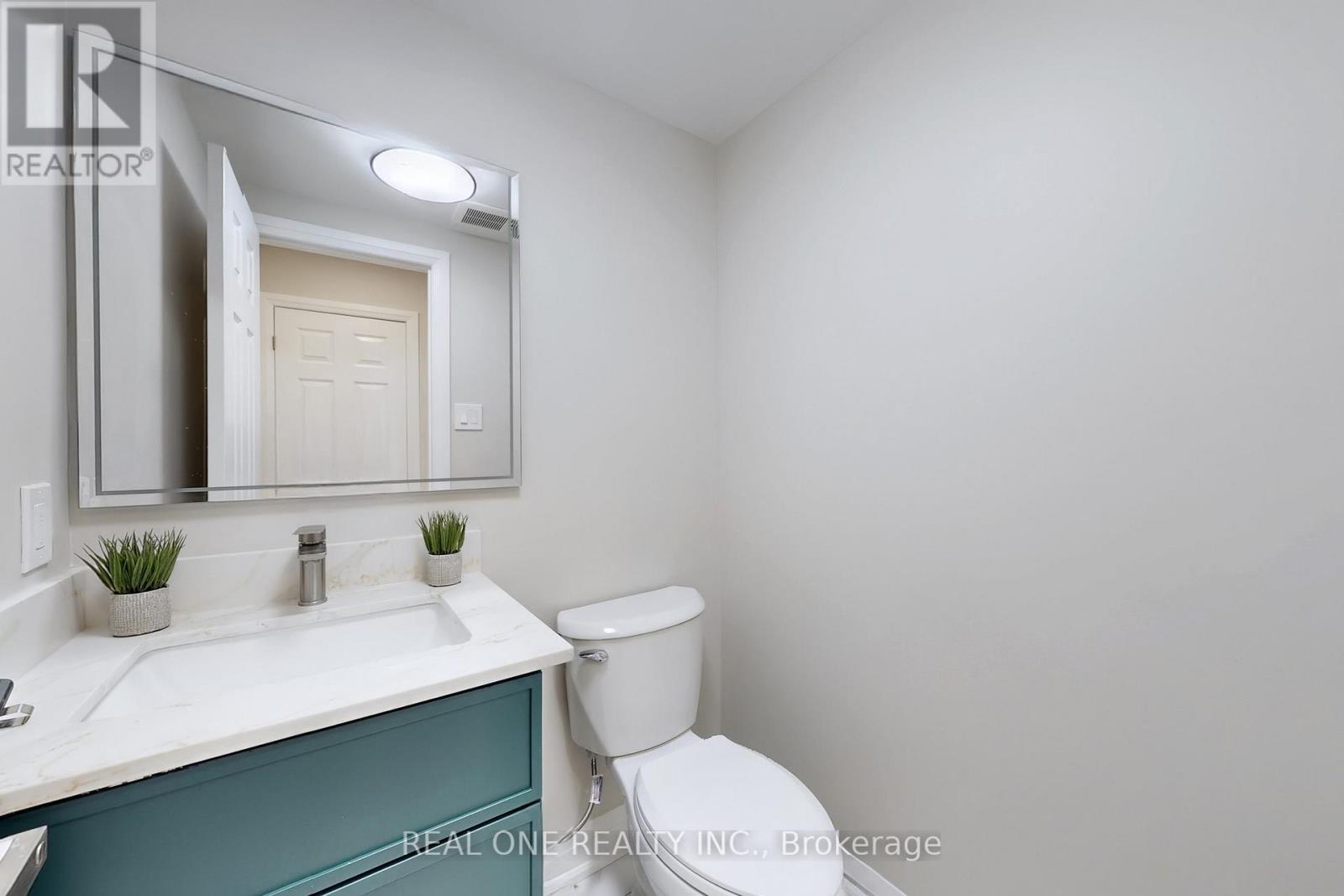 1417 Daniel Creek Road, Mississauga, Ontario  L5V 1T8 - Photo 22 - W12410307