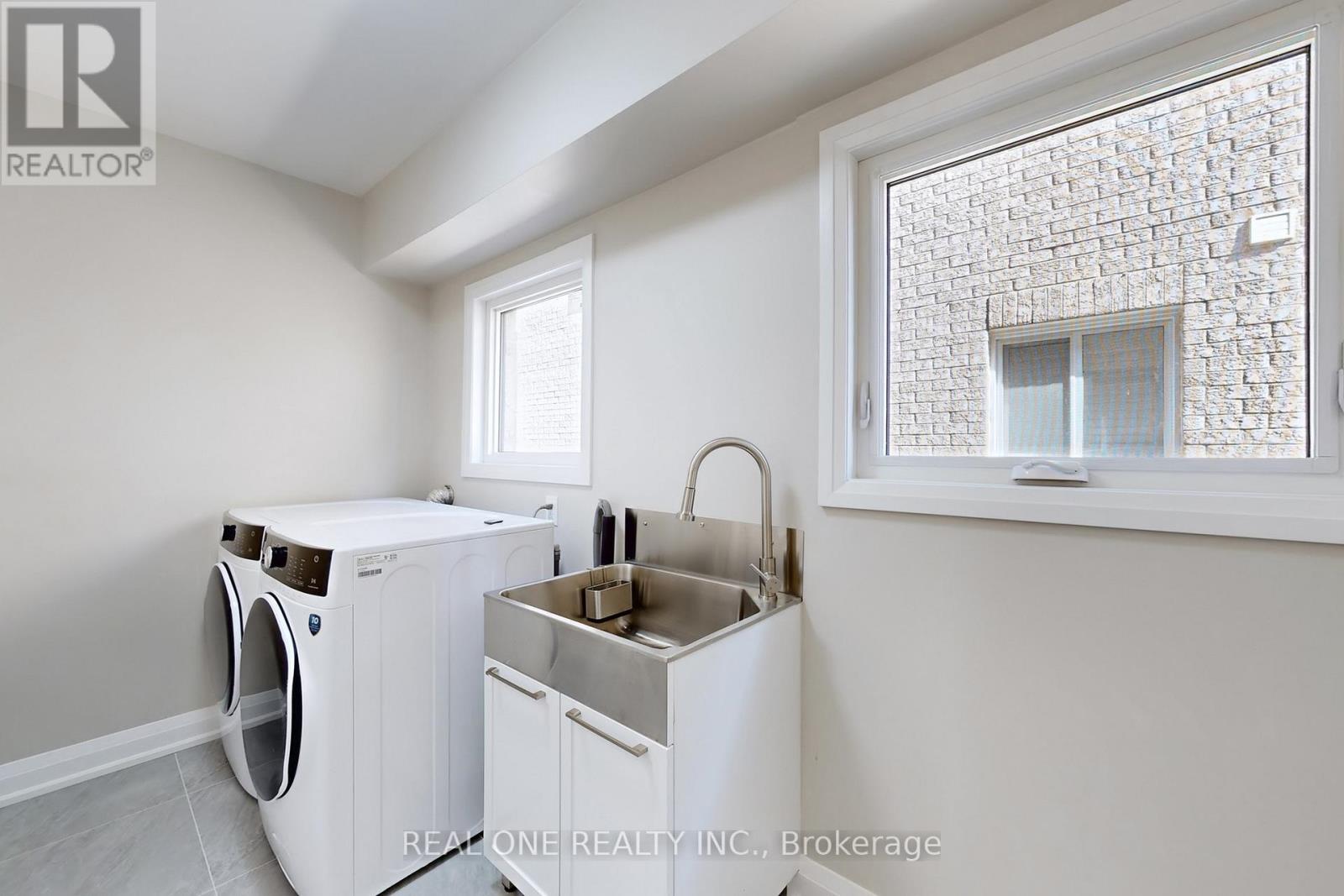 1417 Daniel Creek Road, Mississauga, Ontario  L5V 1T8 - Photo 23 - W12410307