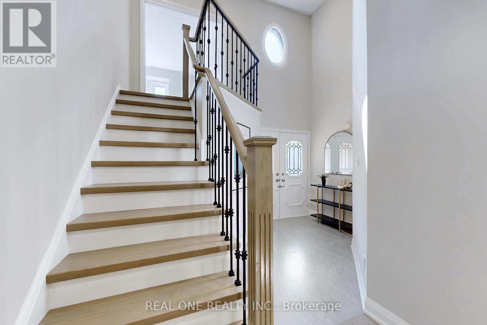 1417 Daniel Creek Road, Mississauga, Ontario  L5V 1T8 - Photo 26 - W12410307