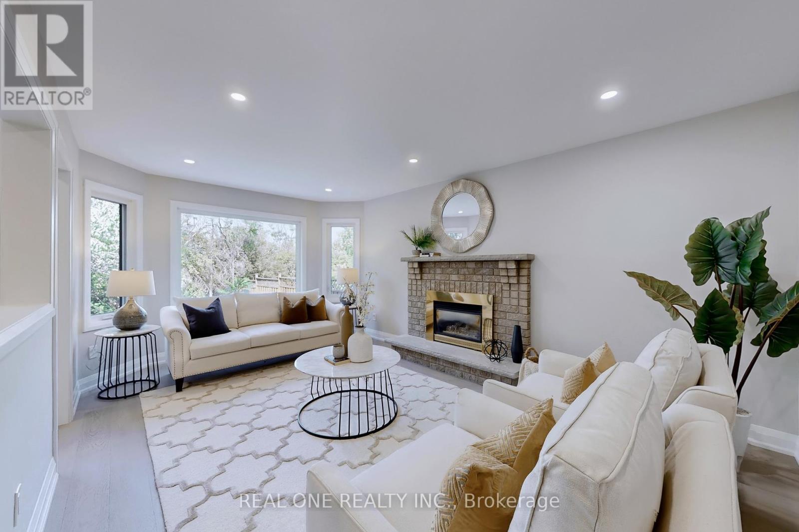 1417 Daniel Creek Road, Mississauga, Ontario  L5V 1T8 - Photo 3 - W12410307