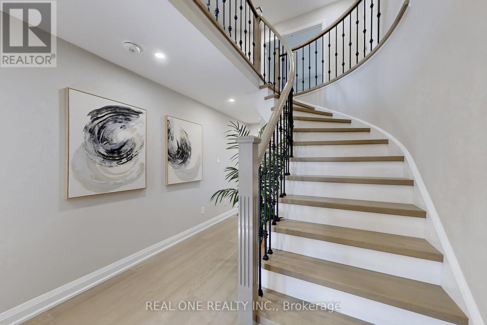1417 Daniel Creek Road, Mississauga, Ontario  L5V 1T8 - Photo 31 - W12410307