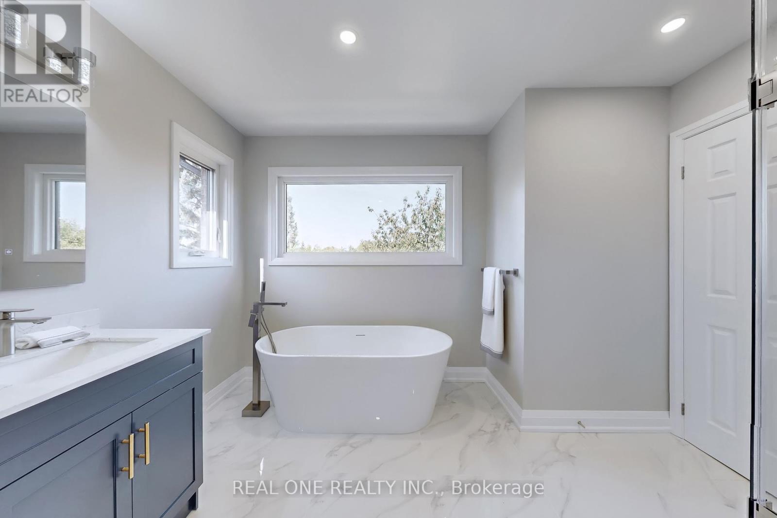 1417 Daniel Creek Road, Mississauga, Ontario  L5V 1T8 - Photo 37 - W12410307