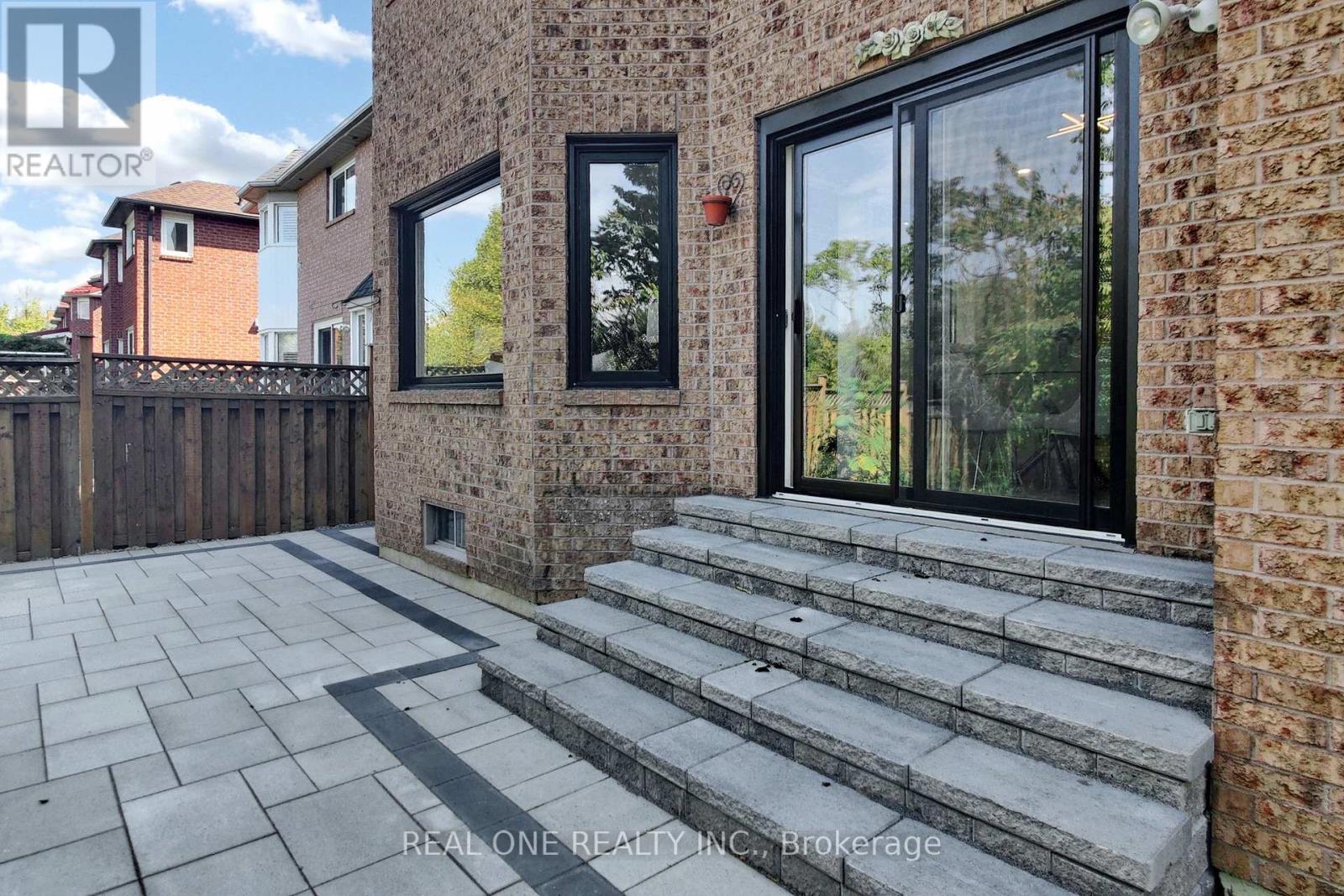1417 Daniel Creek Road, Mississauga, Ontario  L5V 1T8 - Photo 47 - W12410307