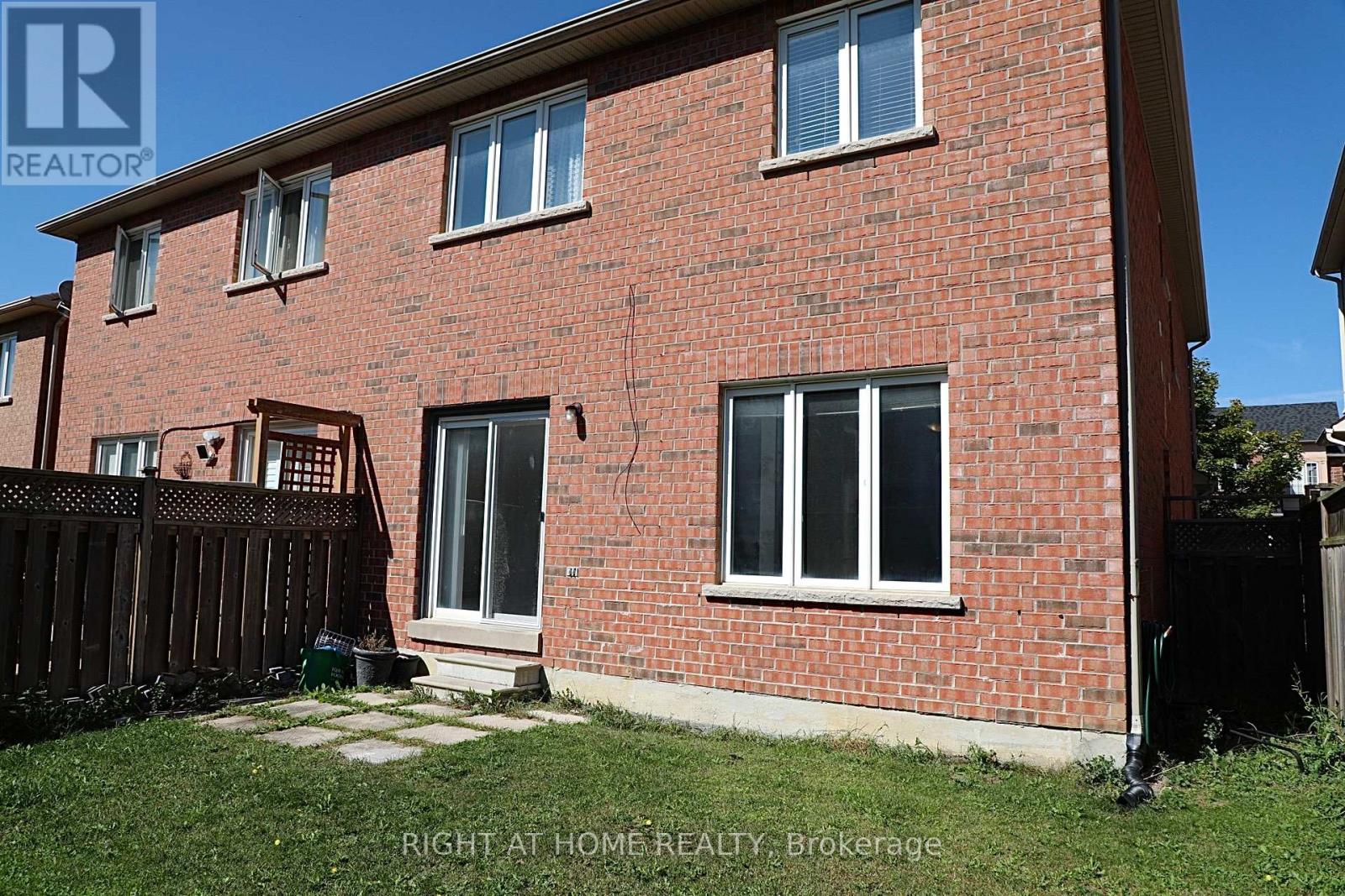 15 Krakow Street, Brampton, Ontario  L6Y 0K9 - Photo 13 - W12410347