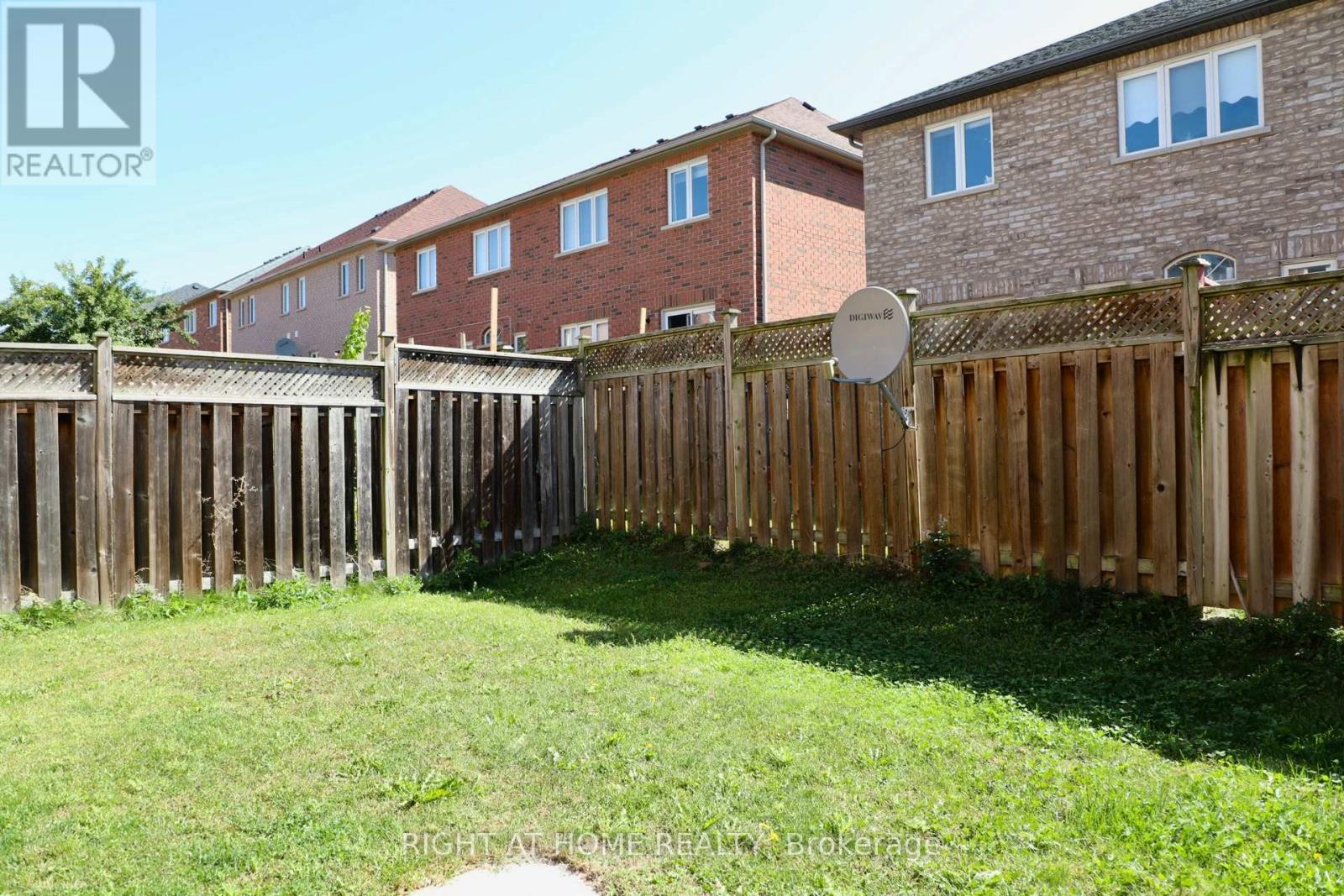 15 Krakow Street, Brampton, Ontario  L6Y 0K9 - Photo 14 - W12410347
