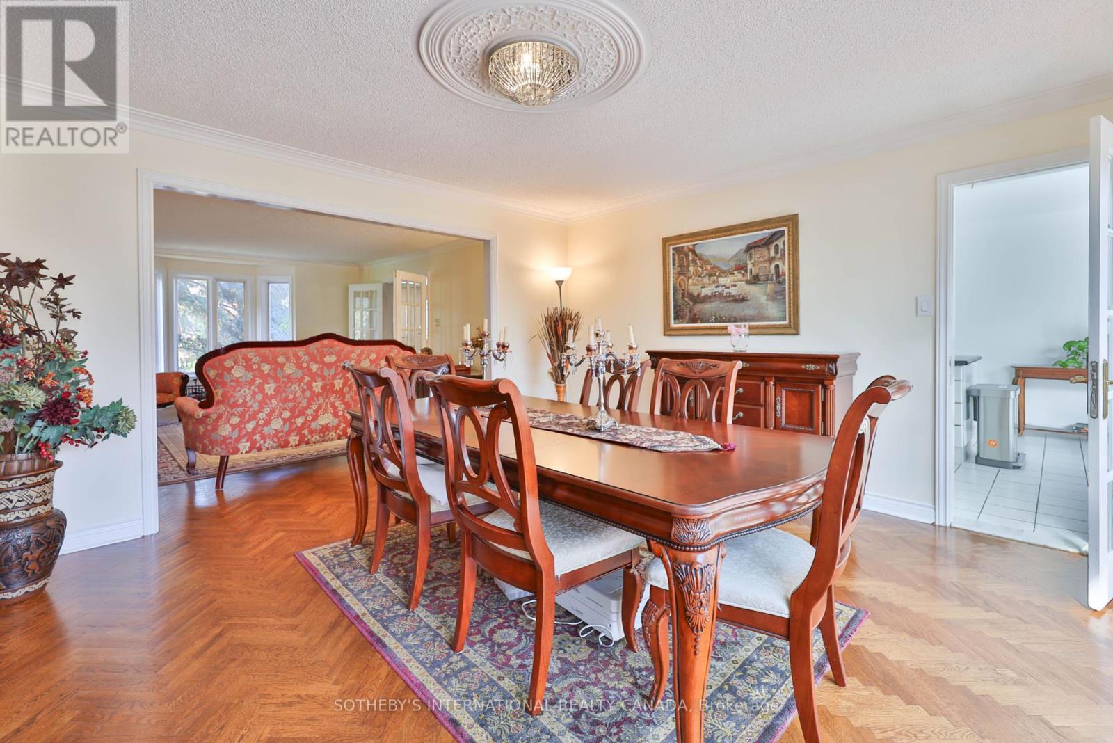 1070 Geran Crescent, Mississauga (Sheridan), Ontario  L5H 4A6 - Photo 12 - W12410359