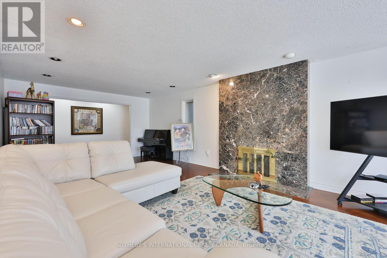 1070 Geran Crescent, Mississauga (Sheridan), Ontario  L5H 4A6 - Photo 18 - W12410359