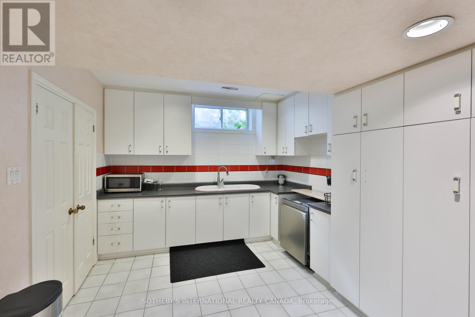 1070 Geran Crescent, Mississauga (Sheridan), Ontario  L5H 4A6 - Photo 31 - W12410359