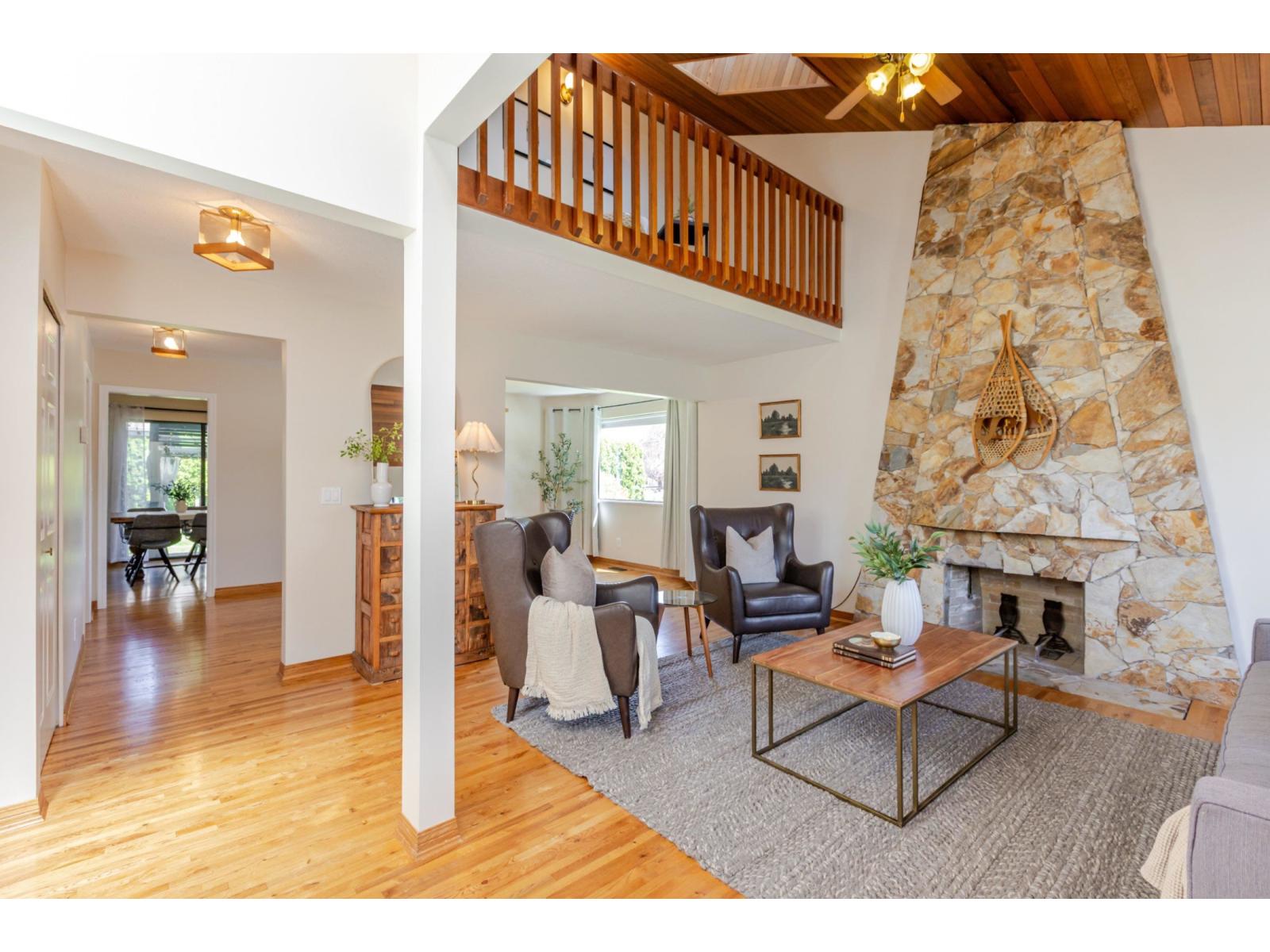 10758 Fraserglen Drive, Surrey, British Columbia  V4N 1Y3 - Photo 5 - R3049084