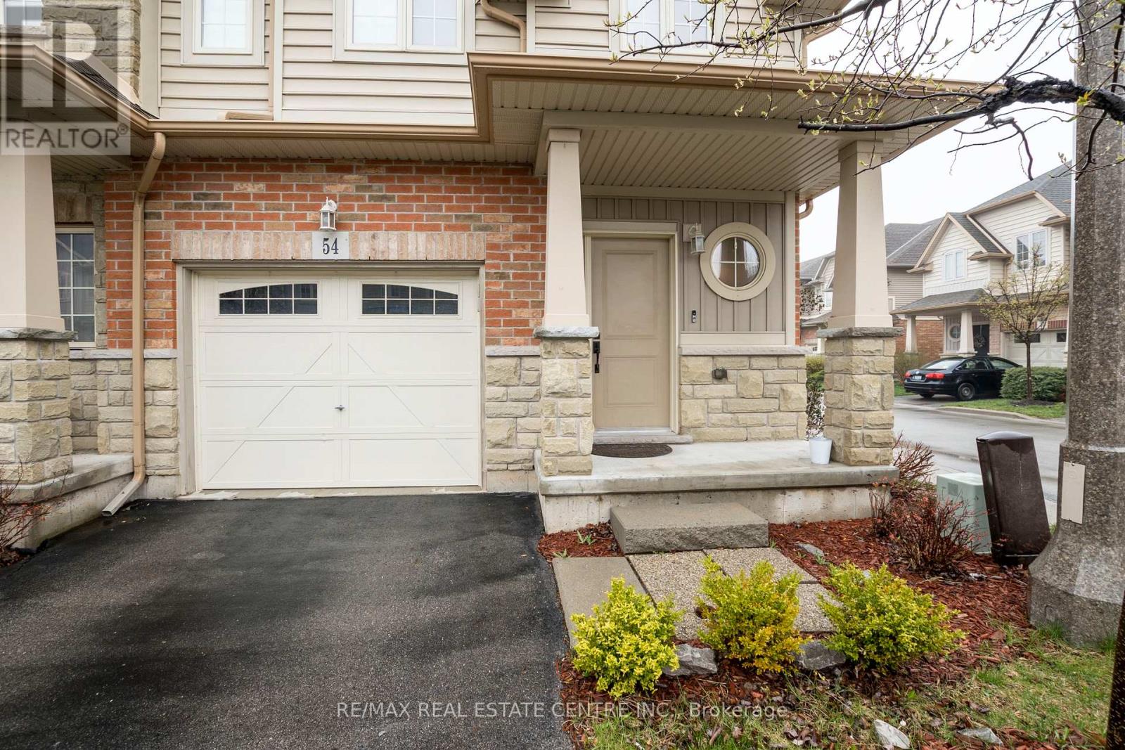 54 - 8 Lakelawn Road, Grimsby, Ontario  L3M 0G1 - Photo 2 - X12253313