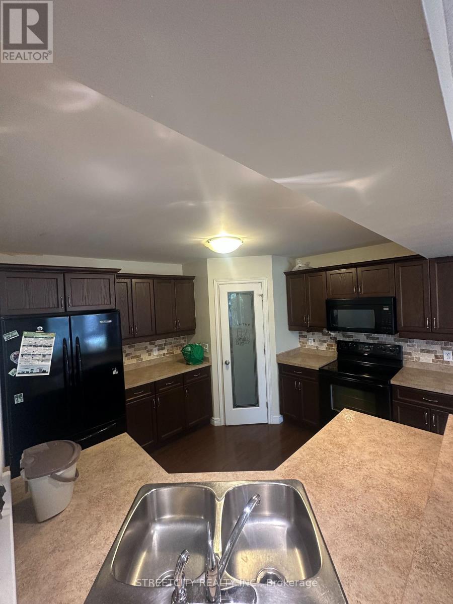 1234 South Wenige Drive, London North, Ontario  N5X 4M3 - Photo 5 - X12410461
