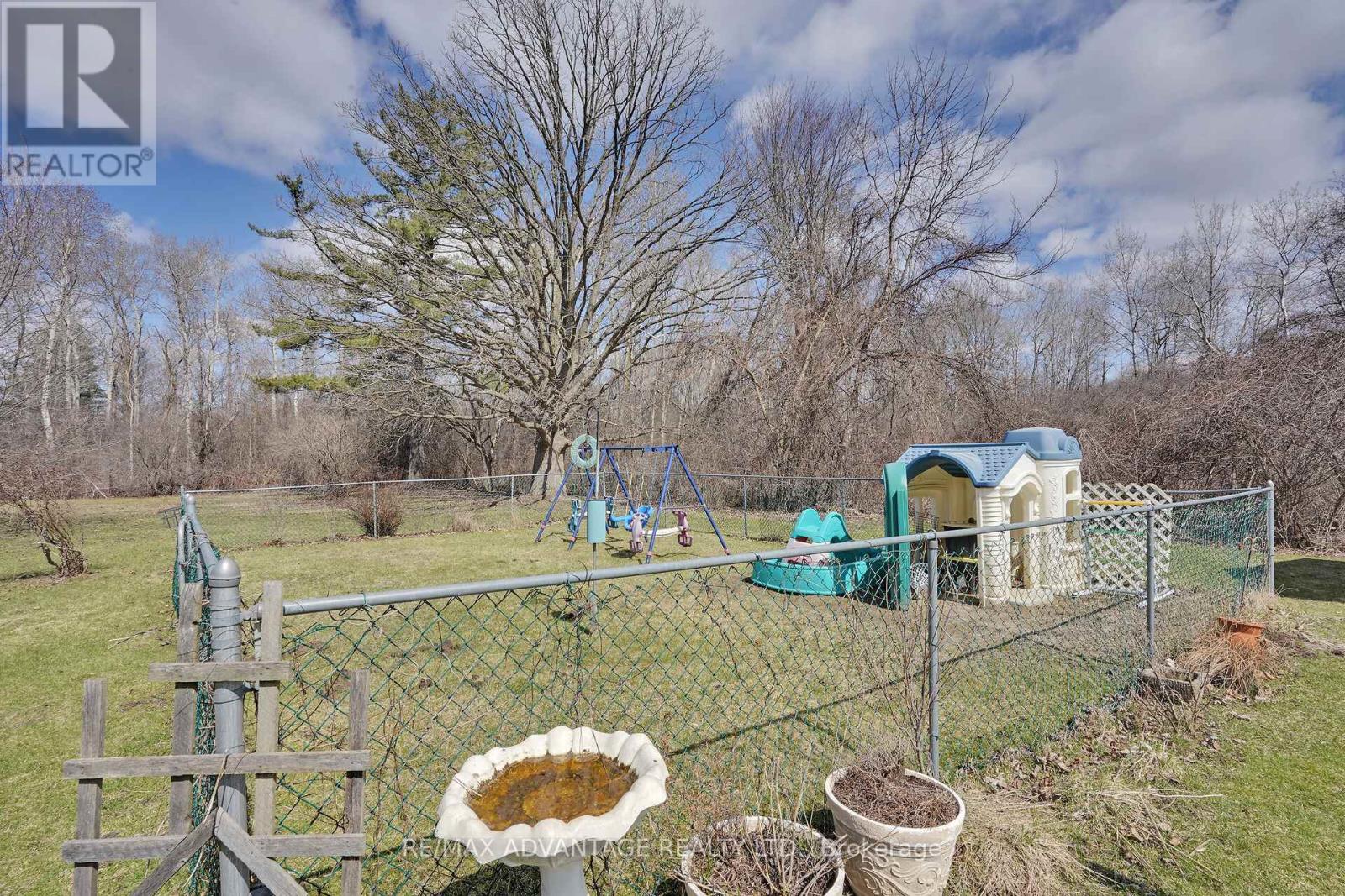 2678 Dorchester Road, Thames Centre, Ontario  N0L 1G5 - Photo 35 - X12410462