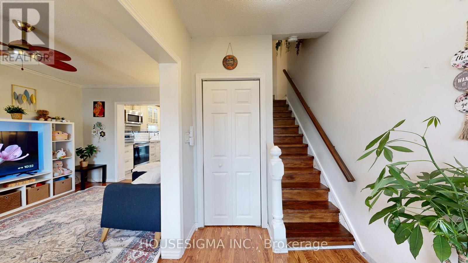 6 Albany Avenue, Hamilton, Ontario  L8H 2H2 - Photo 14 - X12410393
