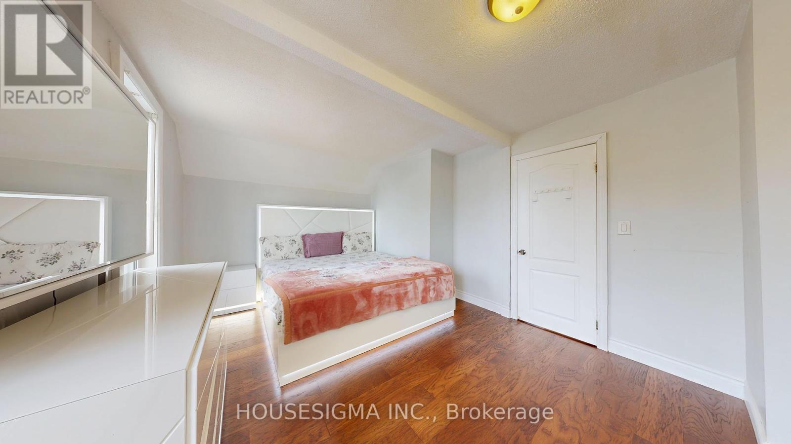 6 Albany Avenue, Hamilton, Ontario  L8H 2H2 - Photo 16 - X12410393