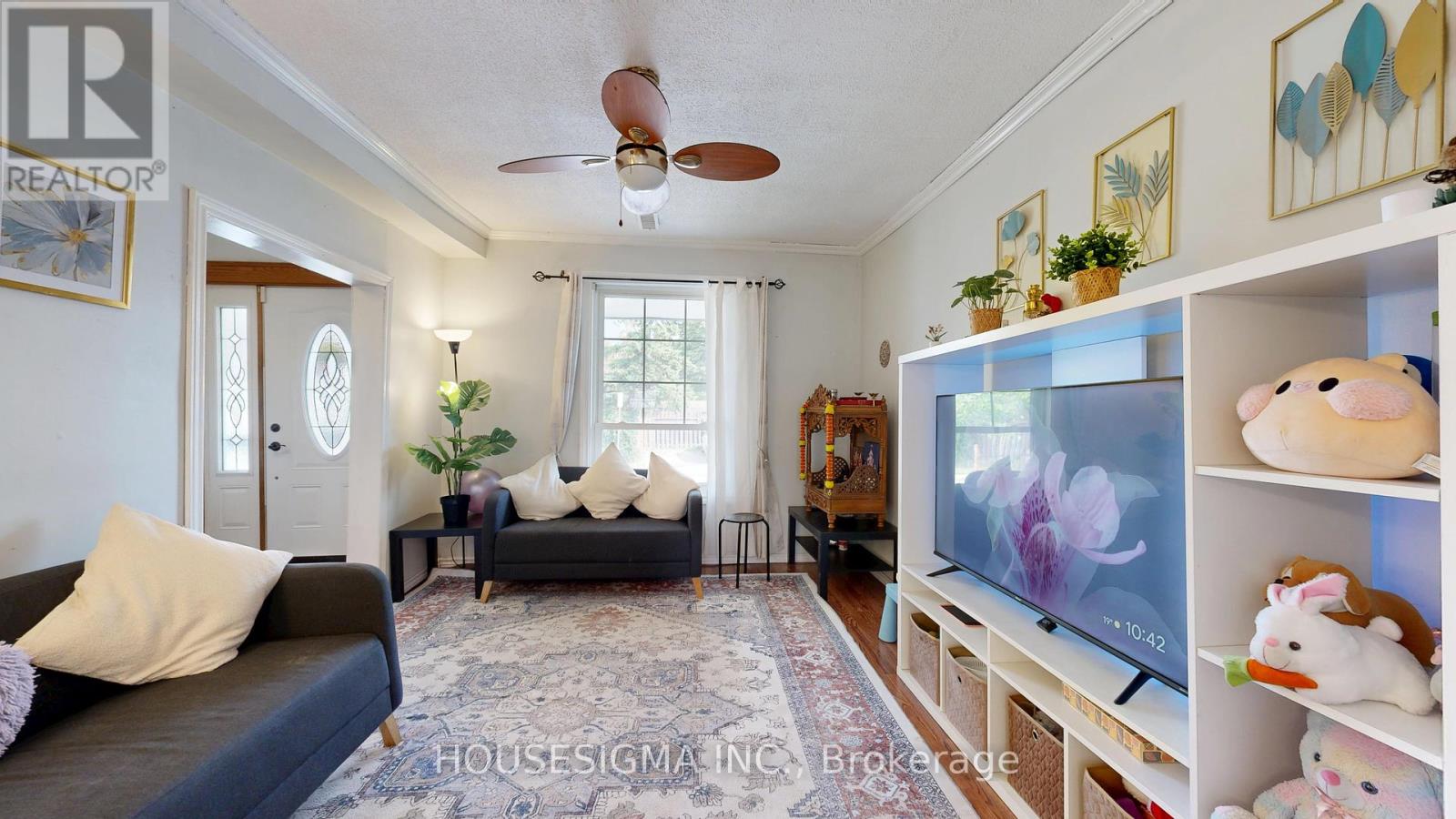 6 Albany Avenue, Hamilton, Ontario  L8H 2H2 - Photo 6 - X12410393