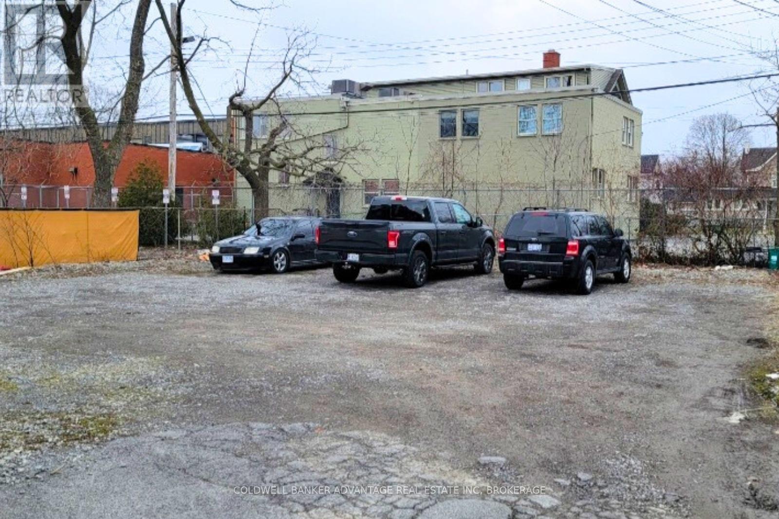 183 East Main Street, Welland, Ontario  L3B 3W7 - Photo 8 - X12408938