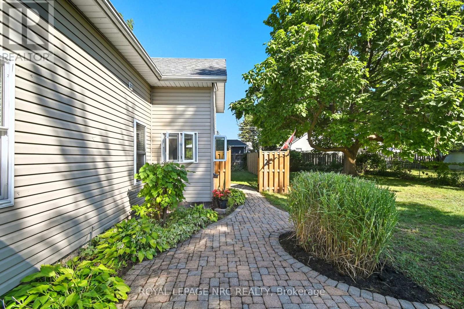 3964 Alexandra Road, Fort Erie, Ontario  L0S 1B0 - Photo 32 - X12410460