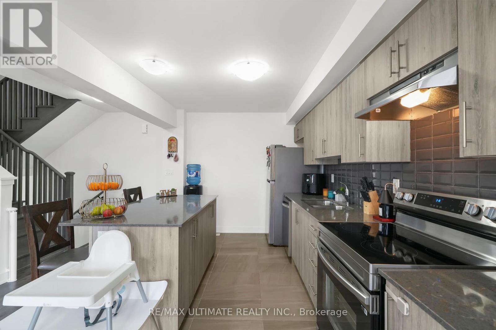 38 Silo Mews, Barrie, Ontario  L9J 0V3 - Photo 12 - S12407500