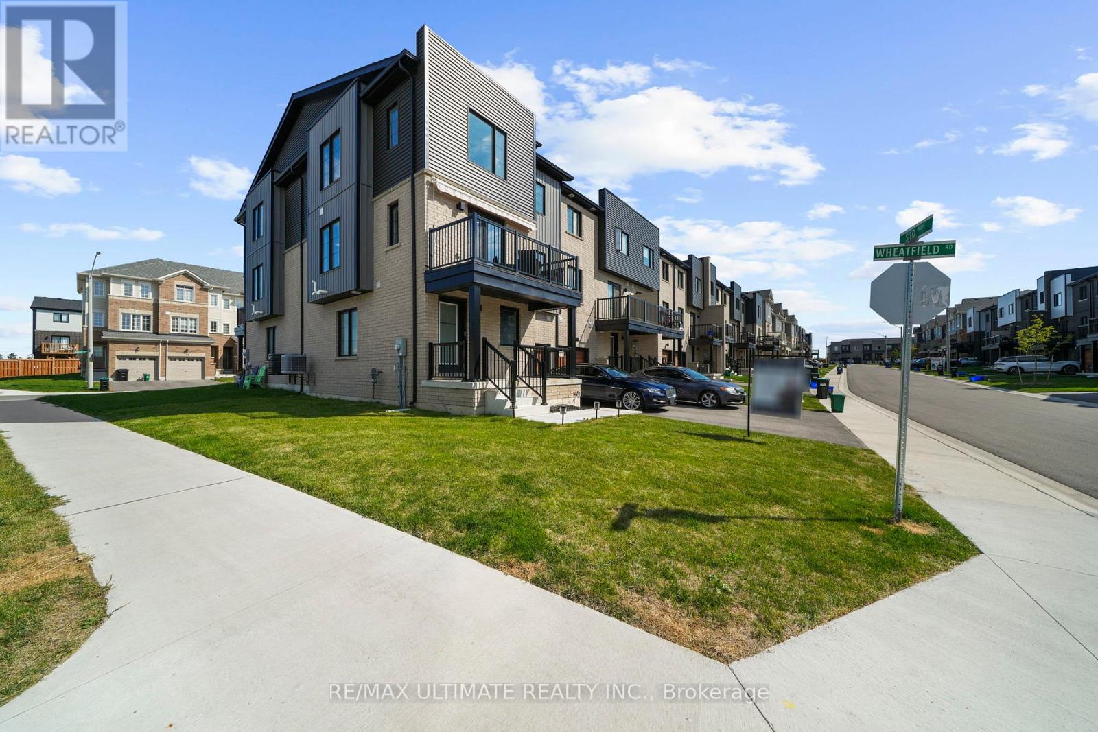 38 Silo Mews, Barrie, Ontario  L9J 0V3 - Photo 3 - S12407500