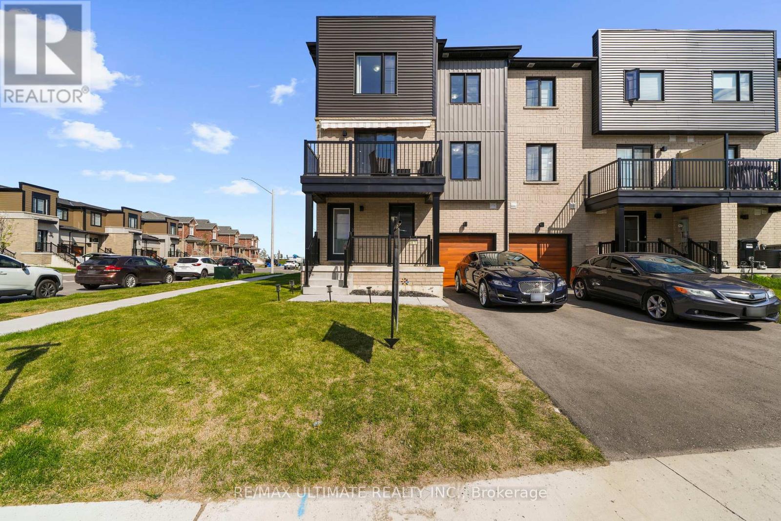 38 Silo Mews, Barrie, Ontario  L9J 0V3 - Photo 4 - S12407500