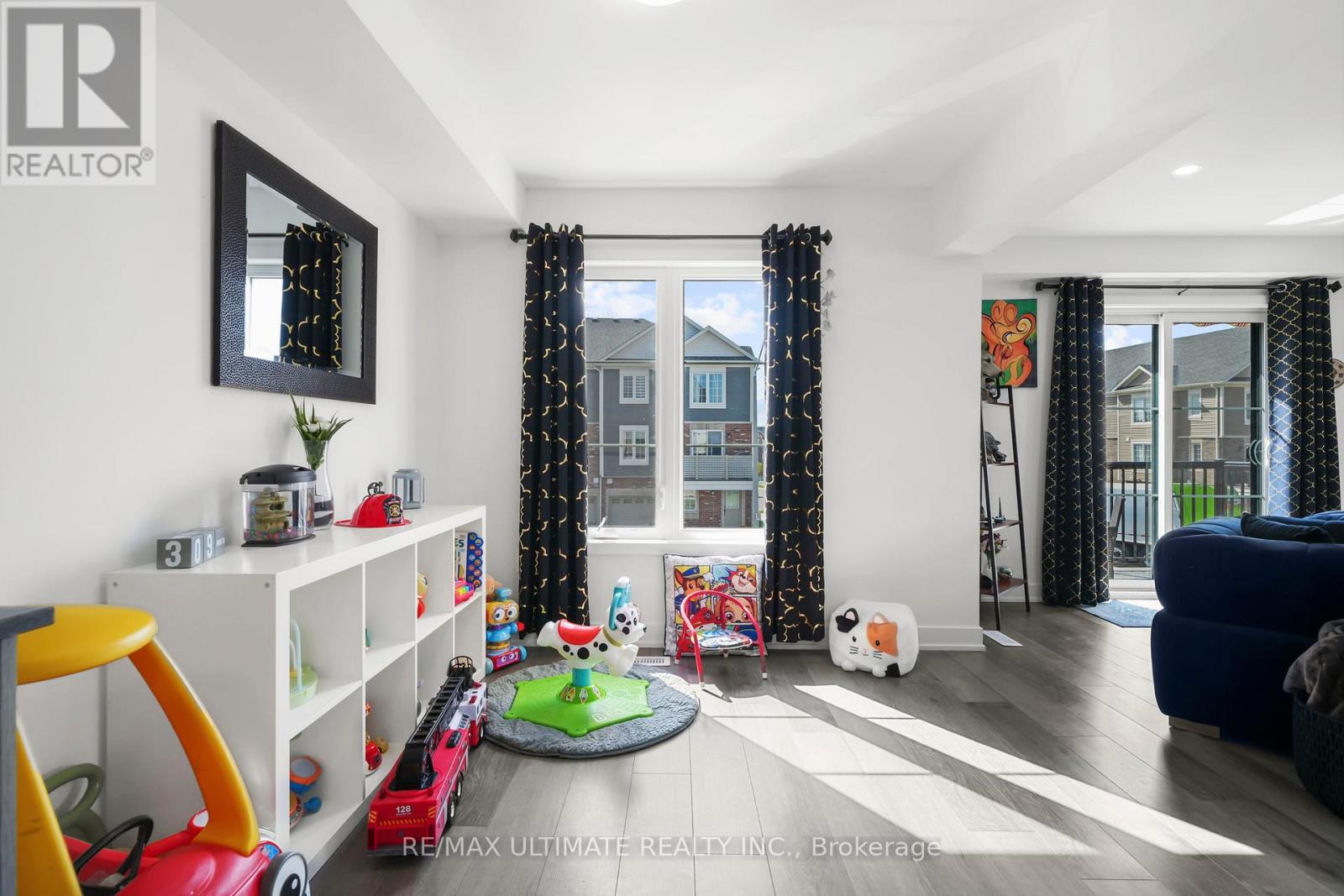 38 Silo Mews, Barrie, Ontario  L9J 0V3 - Photo 8 - S12407500