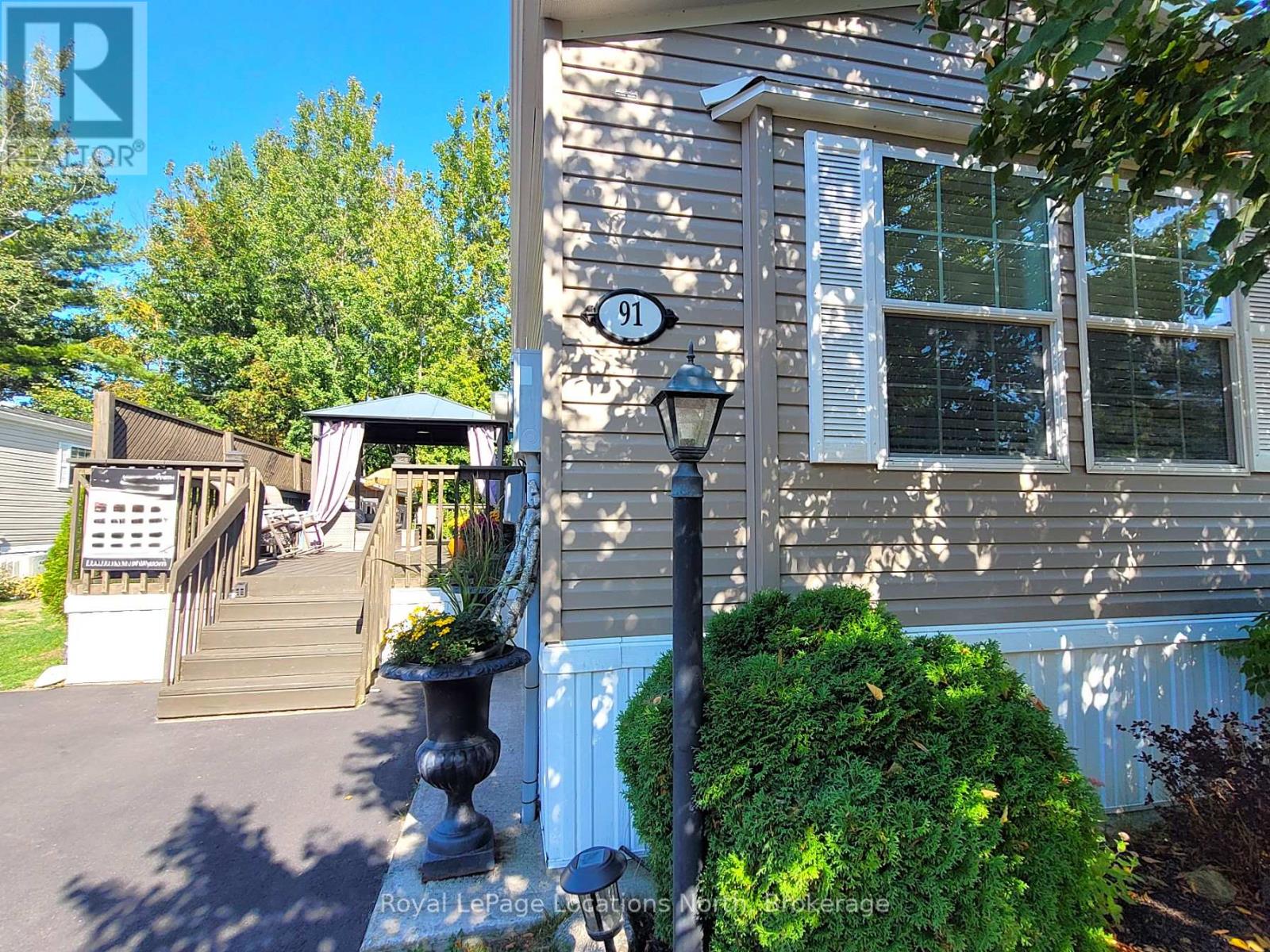 91 Georgian Glen Drive, Wasaga Beach, Ontario  L9Z 1K8 - Photo 1 - S12340328