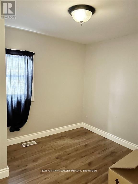 444 Isabella Street, Pembroke, Ontario  K8A 5T7 - Photo 20 - X12362990