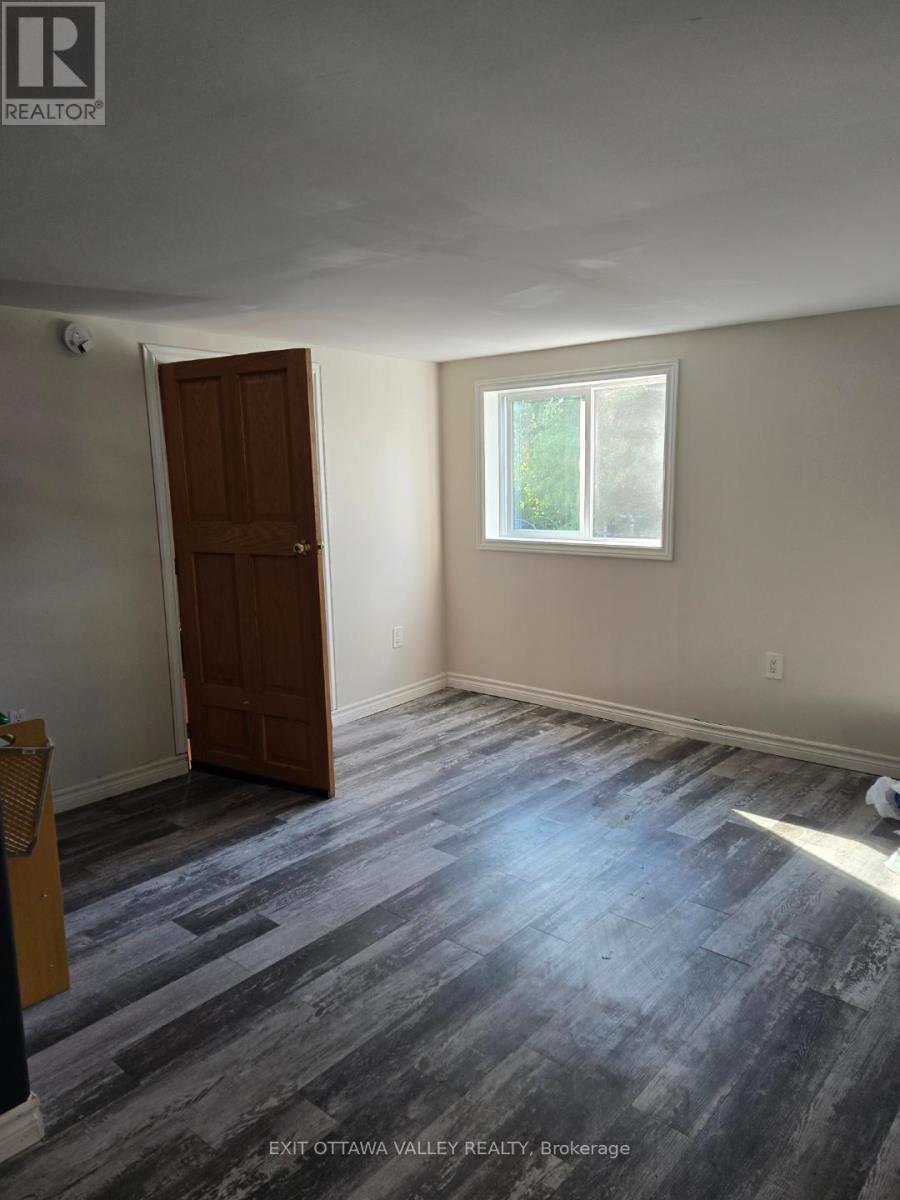 444 Isabella Street, Pembroke, Ontario  K8A 5T7 - Photo 29 - X12362990