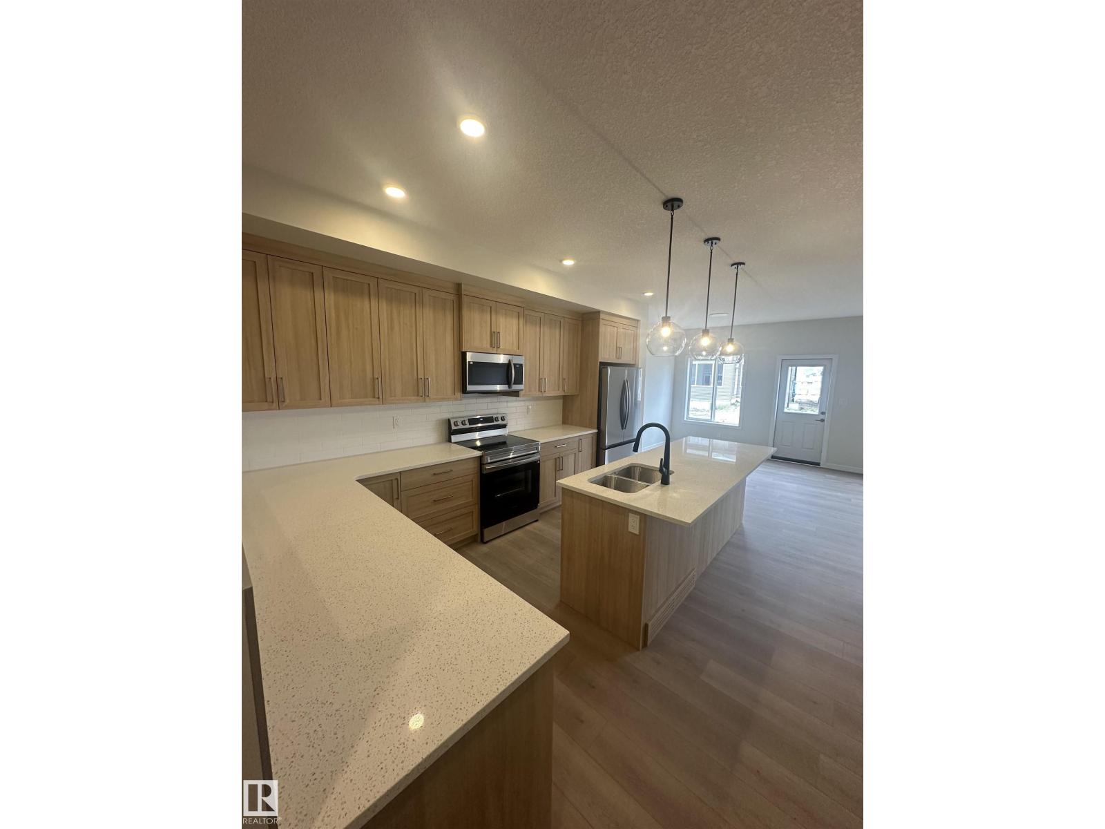 9104 Elves Lo Nw, Edmonton, Alberta  T6M 3G2 - Photo 4 - E4452307