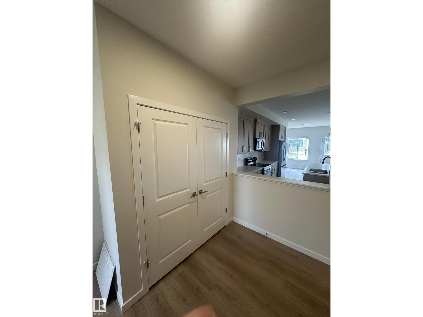 9104 Elves Lo Nw, Edmonton, Alberta  T6M 3G2 - Photo 3 - E4452307