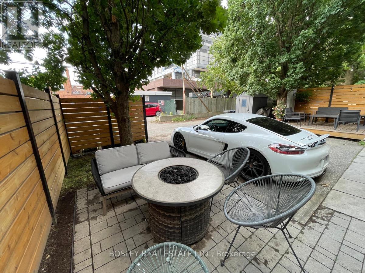 38 Jackson Place, Toronto, Ontario  M6P 1T6 - Photo 21 - W12408996