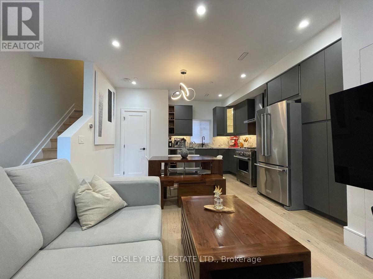 38 Jackson Place, Toronto, Ontario  M6P 1T6 - Photo 4 - W12408996