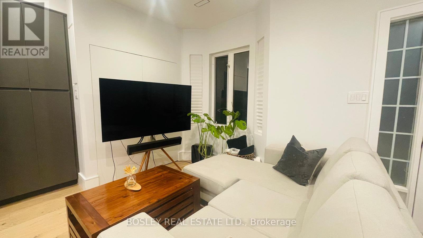 38 Jackson Place, Toronto, Ontario  M6P 1T6 - Photo 2 - W12408996