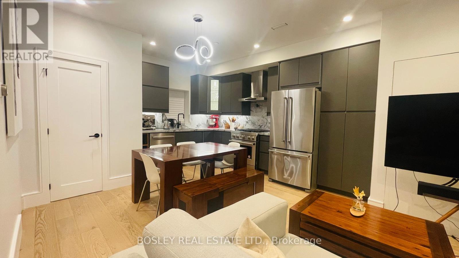 38 Jackson Place, Toronto, Ontario  M6P 1T6 - Photo 6 - W12408996