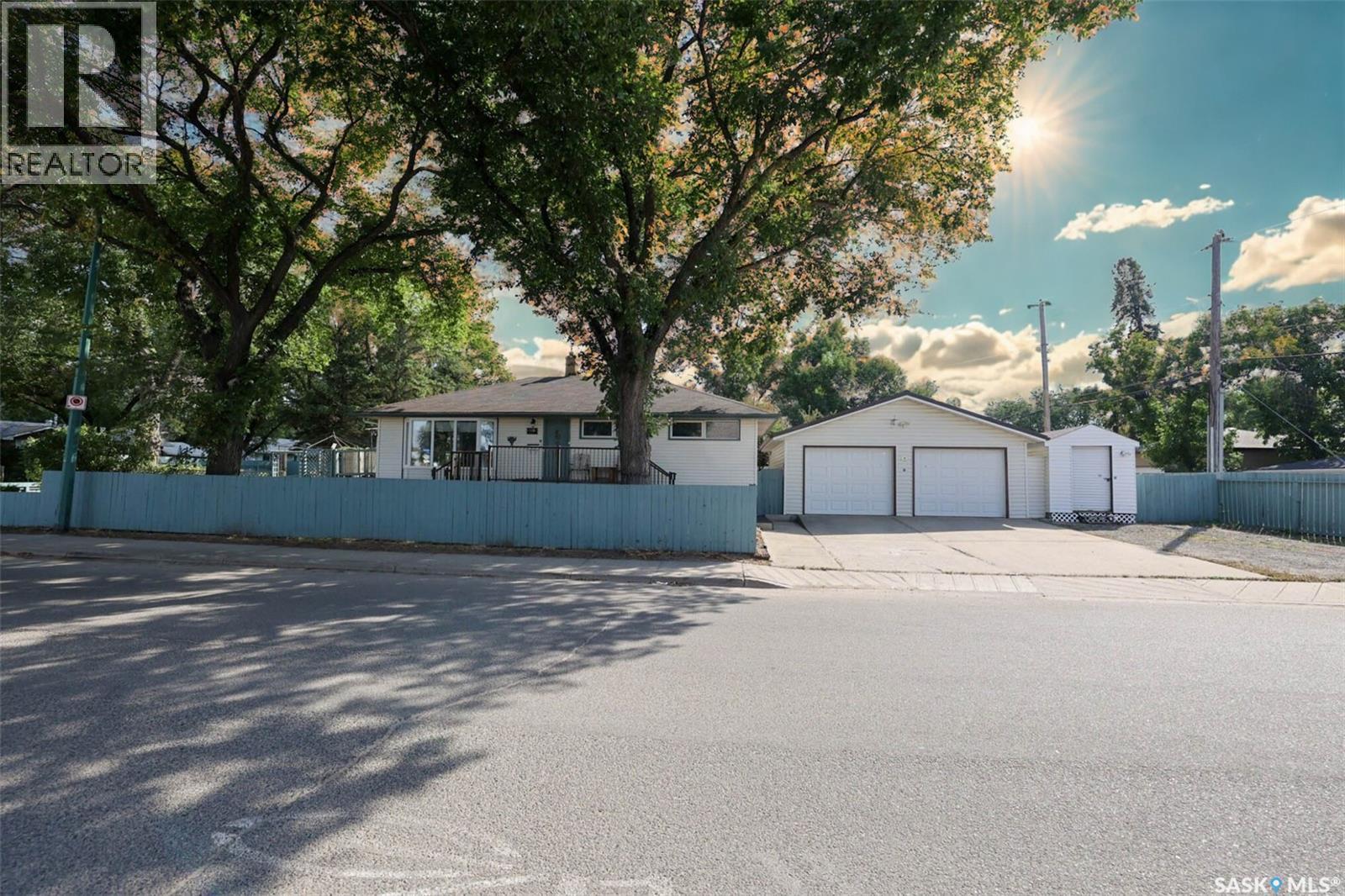 901 17th Avenue E, Regina, Saskatchewan  S4N 0Y9 - Photo 2 - SK018679