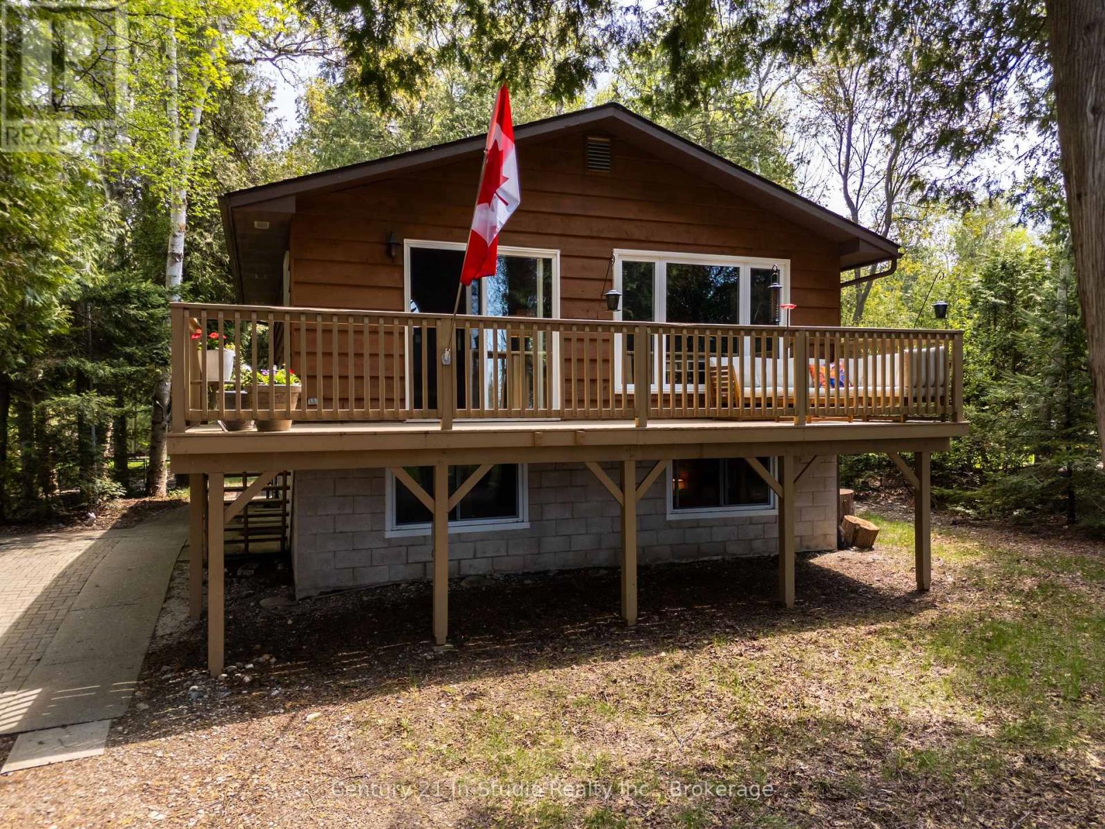 24 MIRAMICHI BAY ROAD, Saugeen Shores, Ontario