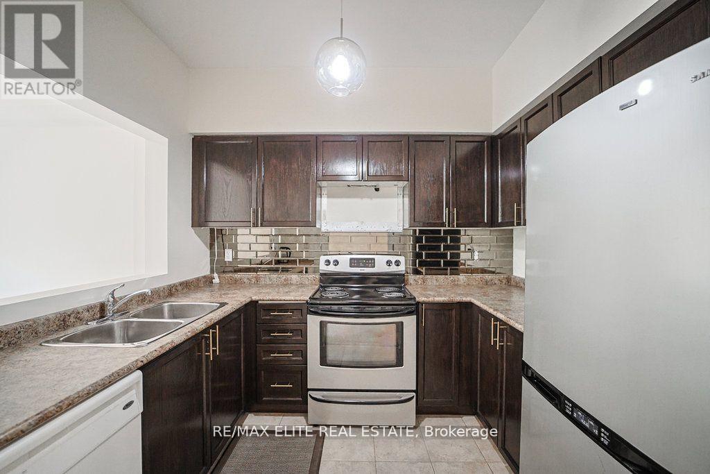 79 - 1250 St Martins Drive, Pickering, Ontario  L1W 0A2 - Photo 7 - E12410454