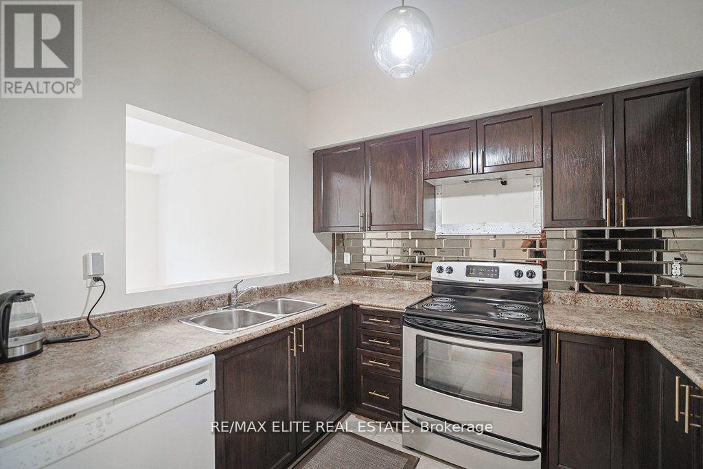 79 - 1250 St Martins Drive, Pickering, Ontario  L1W 0A2 - Photo 8 - E12410454
