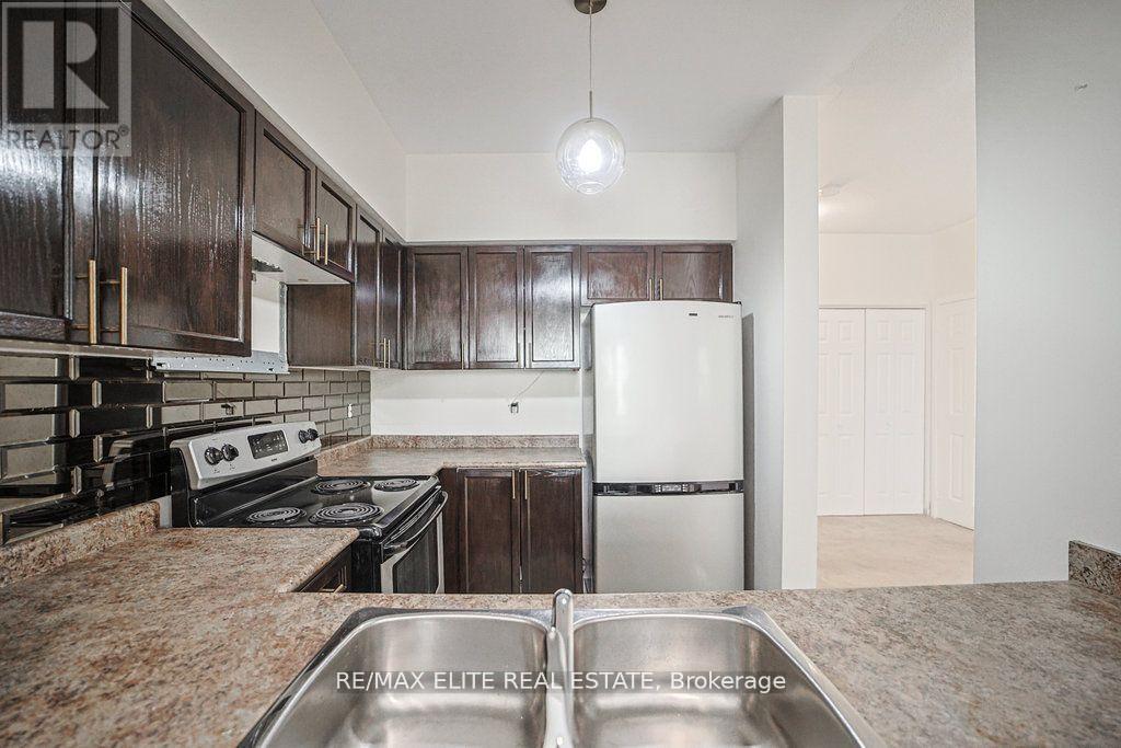 79 - 1250 St Martins Drive, Pickering, Ontario  L1W 0A2 - Photo 9 - E12410454
